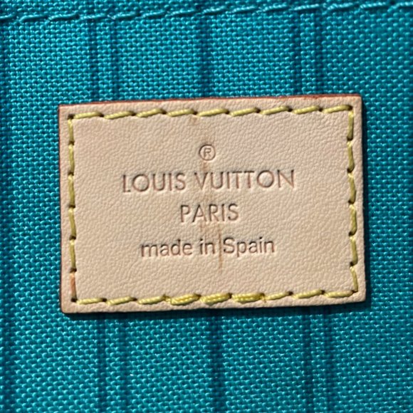 Louis Vuitton Neverfull MM Grenade in Turquoise - Picture 3 of 16